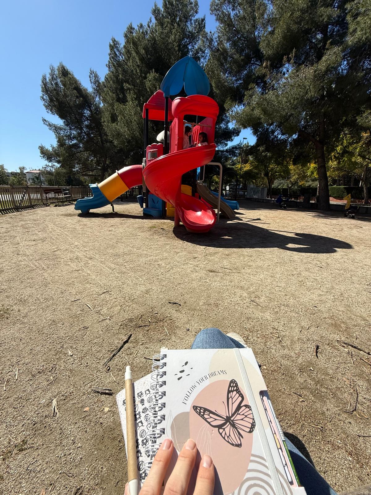 Escribir un diario: el hábito que alivia la mente (también para padres)